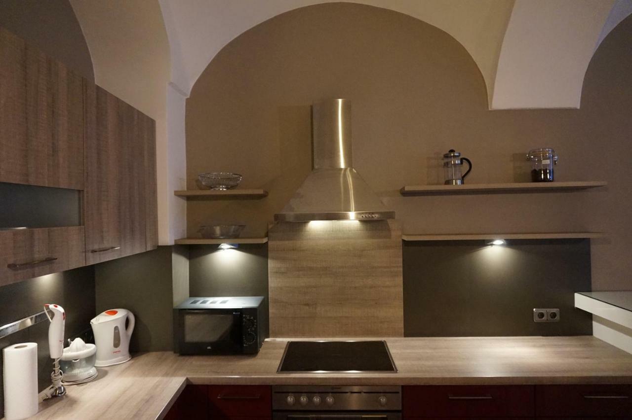 Gaestehaus Familie Loeffler - Ferienwohnung Am Stadtplatz In Личау Экстерьер фото