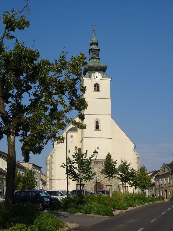 Gaestehaus Familie Loeffler - Ferienwohnung Am Stadtplatz In Личау Экстерьер фото